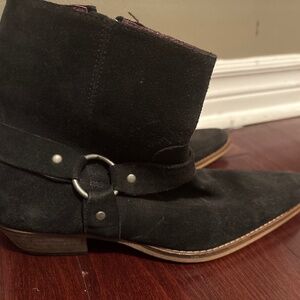 Black boots size 40 or 9 -9.5 suede just dusty never worn